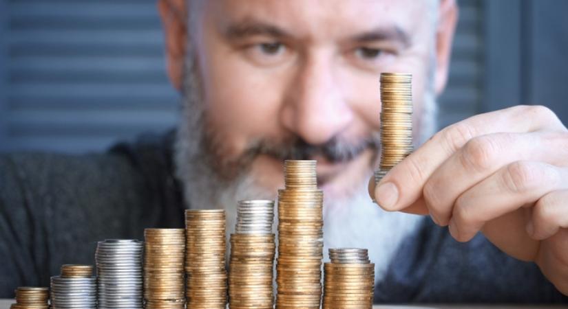 Nyugdíj előtti álláskeresési segély: a szakértő elmagyarázta, ki jogosult rá, és mennyi pénzt kaphat