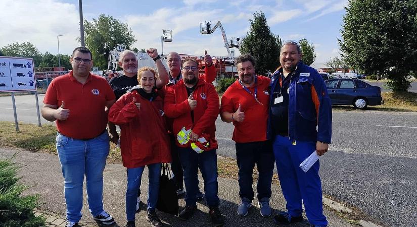 A szakszervezet legyőzte a multit, jöhet a béremelés