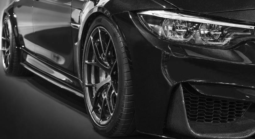 Egy nap alatt luxusautó-invázió Kecskeméten! McLaren, Bentley, AMG – ezeket mind lencsevégre kapták!