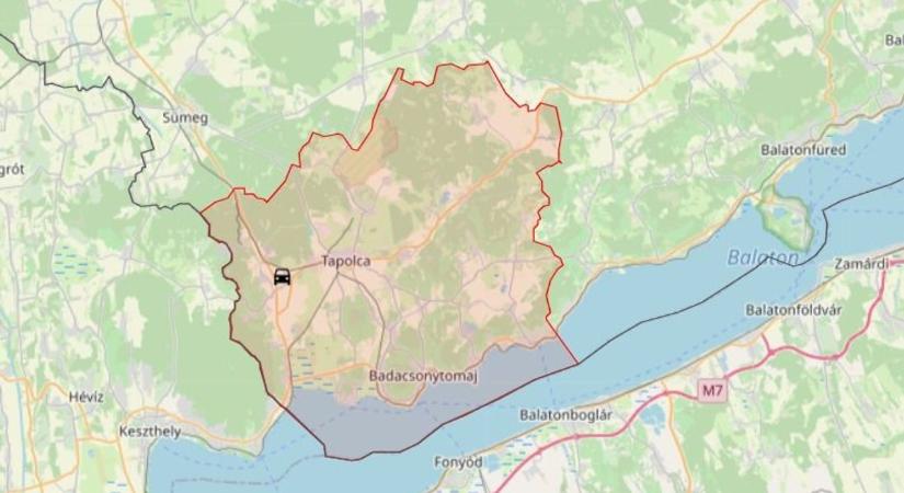 Összeütközött két autó a 84-es főúton