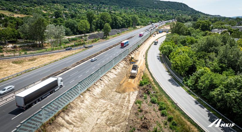 M1-es bővítés: elindult a töltésalapozás- és szélesítés - GALÉRIA