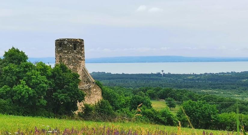 Kőbe zárt történelem – a Balaton 10 különleges templomromja