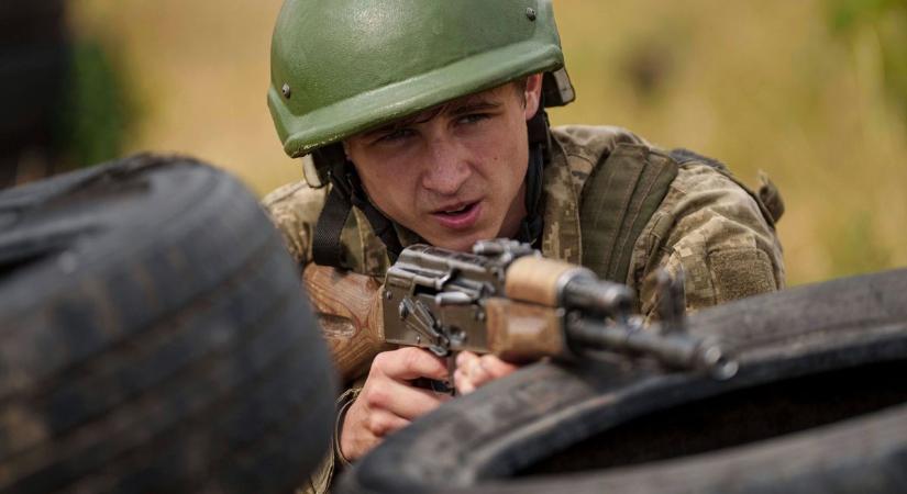Egy veterán ukrán katona elzavarta Zelenszkij emberrablóit (videó)