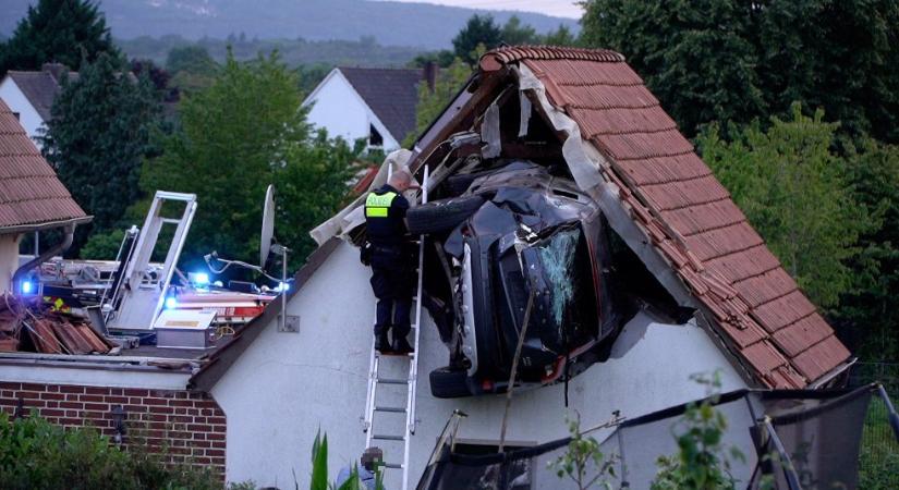 Trambulinozó gyereket sodort el egy autó, majd egy ház padlásán landolt