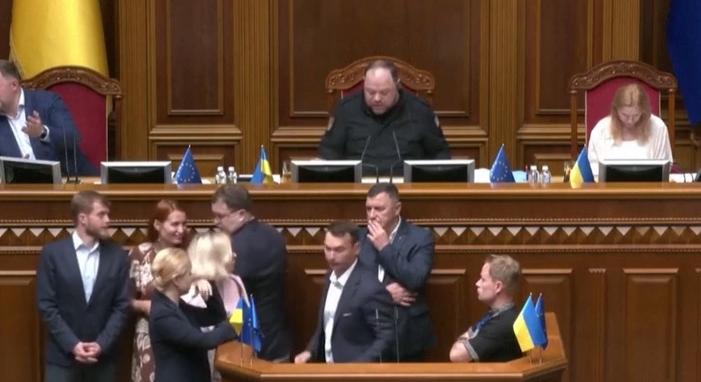 Aláírta Volodimir Zelenszkij: megszüntetik két korrupcióellenes szervezet függetlenségét  videó