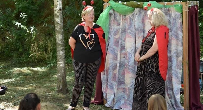 Bábjáték, ének és tánc a Magyarkeszi Falunapon