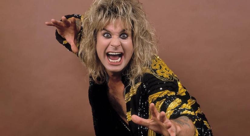 Ozzy Osbourne utolsó fotója: a Black Sabbath sztárja mosolyogva pózol a színpadon, néhány nappal halála előtt