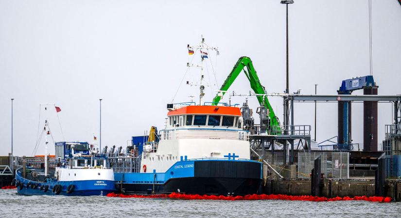 Összeütközött két hajó, hatezer liter olaj ömlött a tengerbe a németországi Cuxhavennél