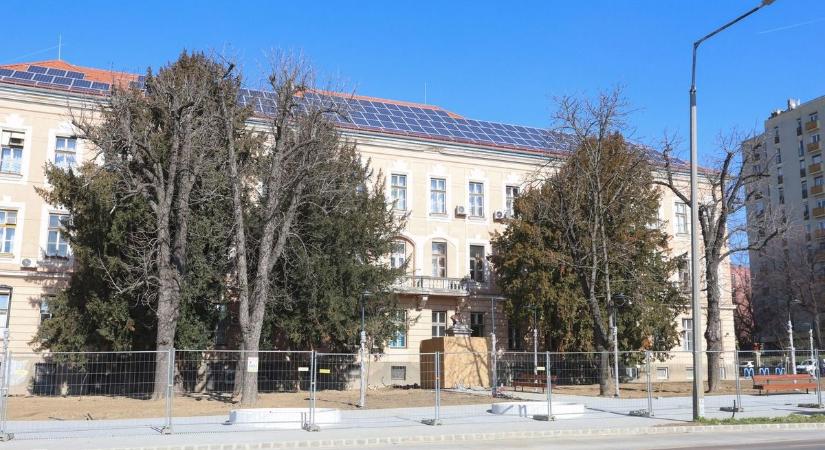 Pórul járt egy Pécsre jelentkező diák: egymásra mutogat az egyetem és az oktatási hivatal