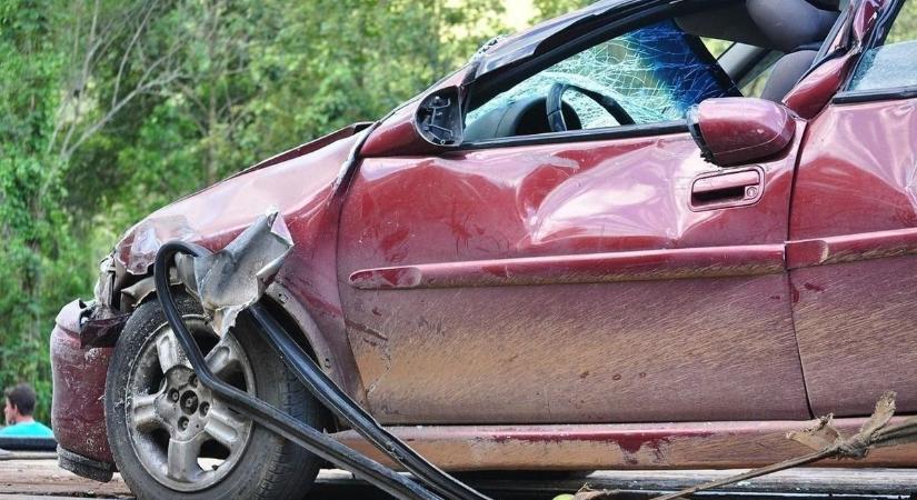 Teljes útzár a 81-esen: több autó ütközött össze