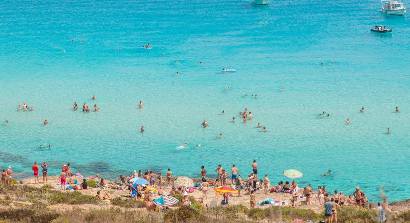Húsevő baktérium terjed Európa tengereiben, egyre nő a fertőzések száma