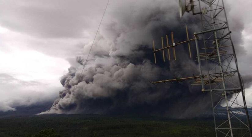 Ismét kitört az indonéz Semeru vulkán