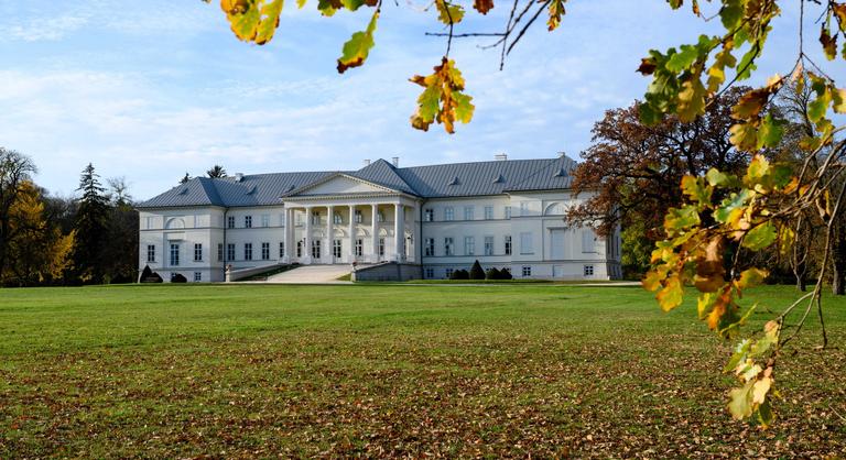 Lázár János újabb kastélyok elajándékozásáról döntött