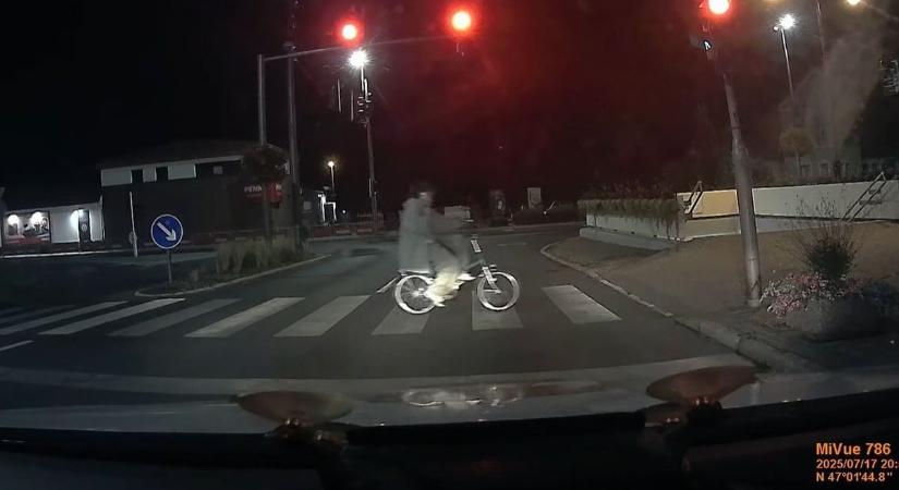 Három az egyben szabálysértés, a rendőrök sem hittek a szemüknek Balatonalmádiban  videó!