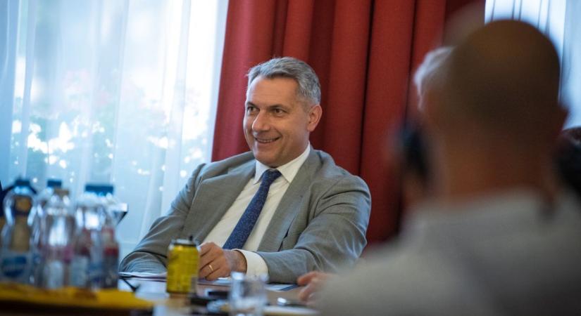 Lázár "a saját tapasztalatai alapján" tippelte be, mennyibe kerülne az M76-os
