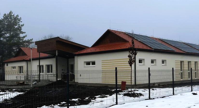 Súlyos túlárazást tárt fel az uniós támogatásból megvalósult 677 millió forintos kazári bölcsőde beruházásnál az Integritás Hatóság