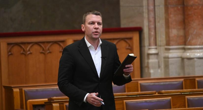 Menczer arra a következtetésre jutott, hogy az OTP és a HELL egyetért Majka fejbe lövős performanszával