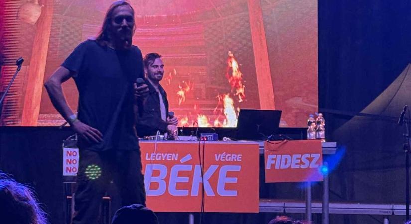 Gombaszögön is szólt a „mocskos Fidesz”, a hazai szélsőjobb betiltaná a tábort