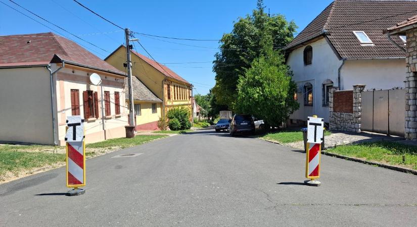 Csőtörés miatt kell kerülniük a lakóknak, nem tudják meddig tart a helyreállítás (képgaléria)