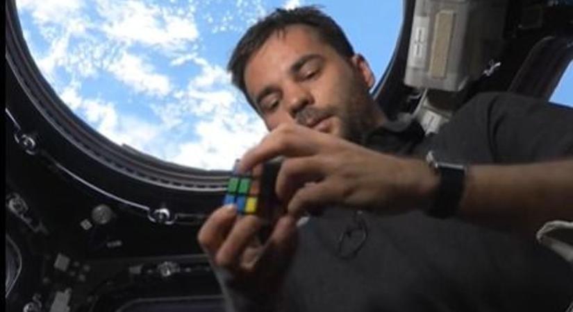 Rubik-kocka az űrben! Videón, ahogy Kapu Tibor kirakta