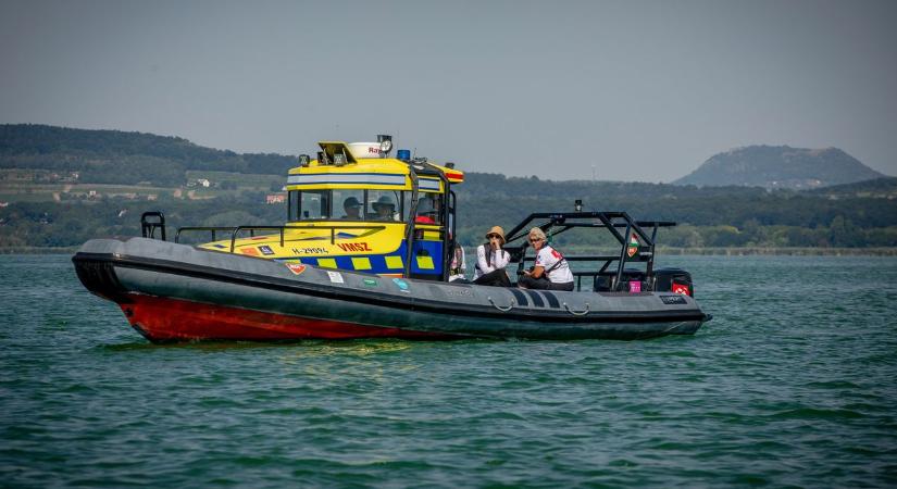 Megfulladt egy 18 éves fiú a Balatonon, felborult a vitorlásuk – mindent megváltoztatott a tragédia