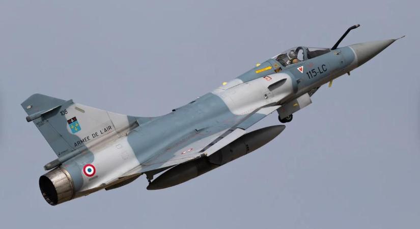 A légierő tájékoztatása szerint Mirage-2000 vadászgép szenvedett balesetet – a pilóta sikeresen katapultált