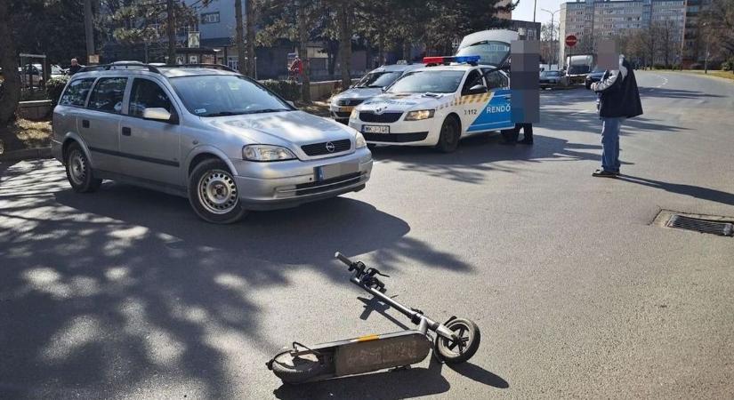 Postással ütközött a rolleres - kórházba szállították