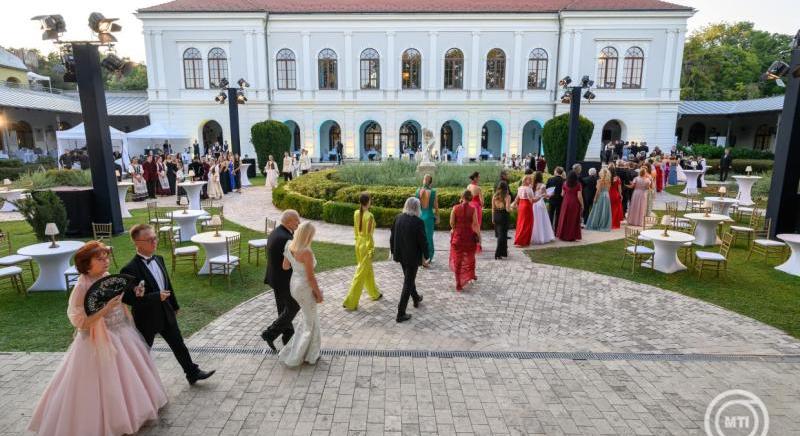 A Magyar Állami Operaház programjai kísérik az idén 200 éves Anna-bált