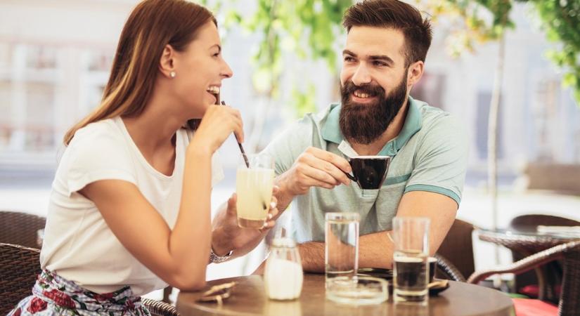 Hatalmas siker az applikáció, amivel nők pletykálhatnak ki pasikat