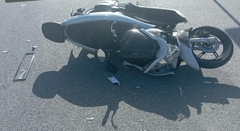 TRAGÉDIA: Balra kanyarodott autójával, halálra gázolt egy motorost egy nő