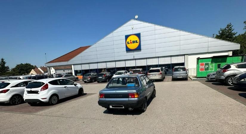 Parkolási káosz a Lidlnél