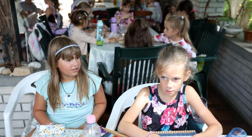 A nyári táborban lehull a lepel a titkokról – ezért imádják a gyerekek