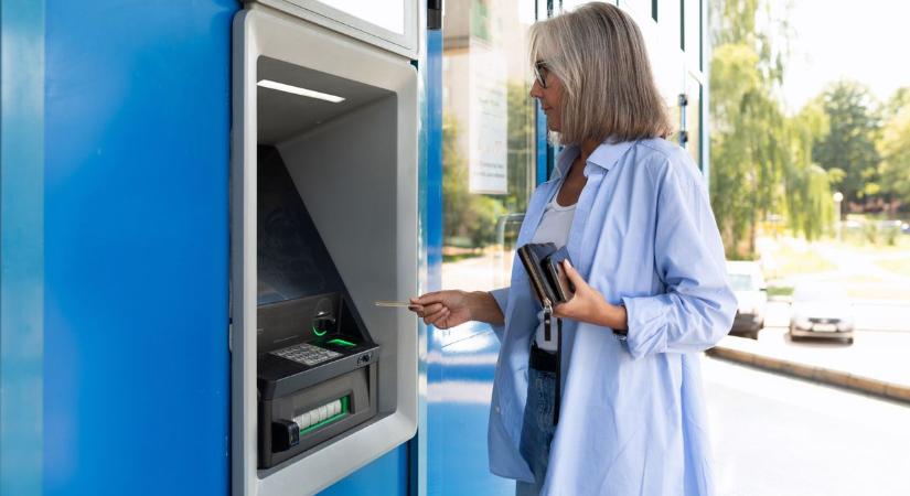 Nem lehet majd pénzt felvenni, államilag finanszírozott eljárással segítenek a nőknek