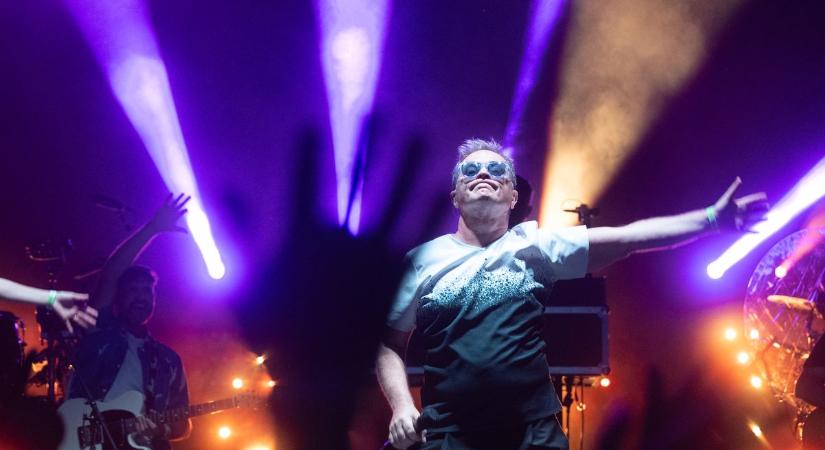 A friss életműdíjas zenész letarolta a Cirque du Tókert színpadát (galéria)