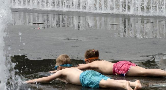 Időjárás csütörtökön: Megint 34 fok, de most nem ússzuk meg szárazon – jönnek a zivatarok is!