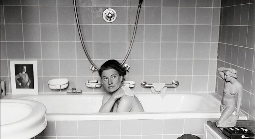 A Vogue címlapjáról Hitler kádjába