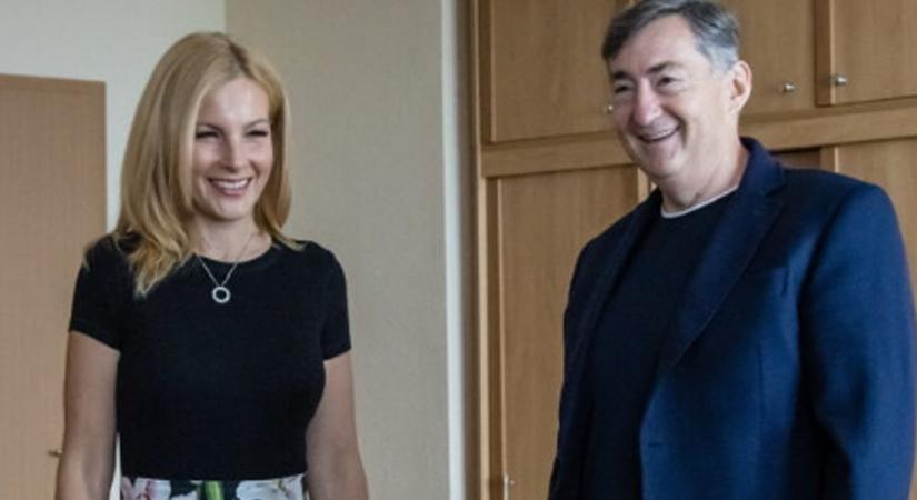 Várkonyi Andreát és férjét a francia Riviérán fotózták le