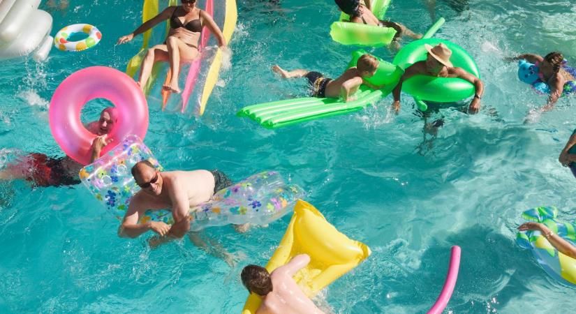 Ez a szag buktatja le, ha sokan pisiltek bele a strand medencéjébe