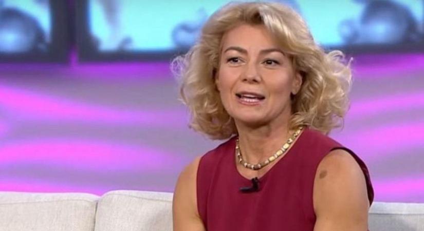 55 éves Barta Sylvi kockahasat mutatott fürdőruhájában – fotó