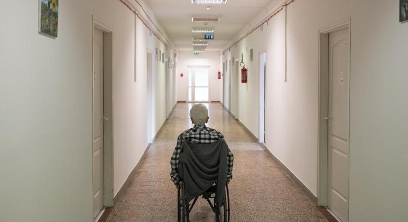Elsősorban a szegényeket rekeszti ki a támogatásokból, hogy politikai szempontok szerint osztanak forrásokat a szociális ágazatban