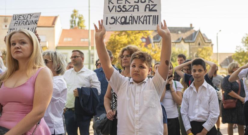 Nem engedi a kormányhivatal, hogy Iványi Gáborék szegedi iskolája más néven, alapítványi formában újraindulhasson