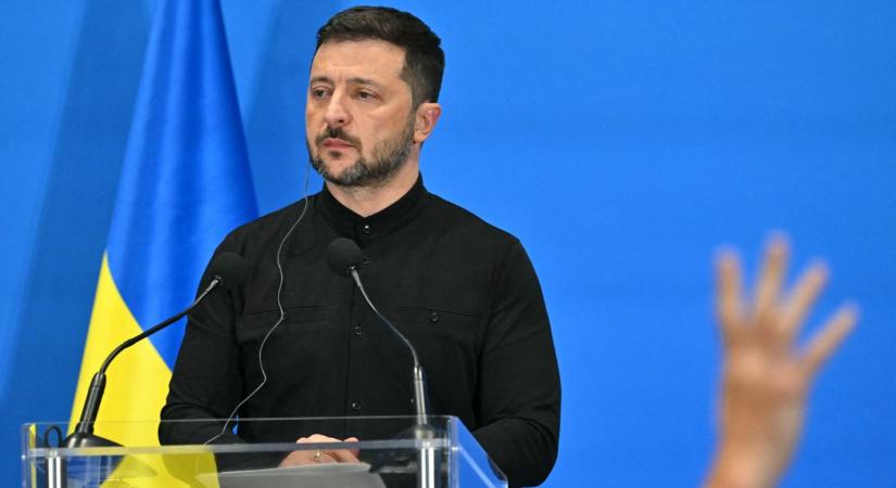 Zelenszkij visszakozik, de közben a tiltakozások egyre erősödnek