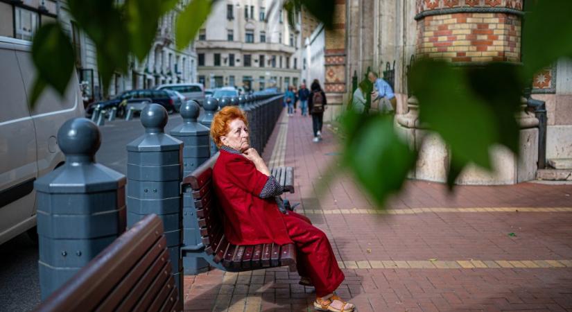 Jókora mínuszban vannak a nyugdíjak, jóval magasabb emelést kellett volna adni januárban