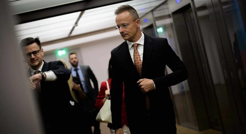 Szenzációs bejelentés: Szijjártó Péter egy Budapestről ellopott, felbecsülhetetlen értékű tárgyat hoz haza New Yorkból