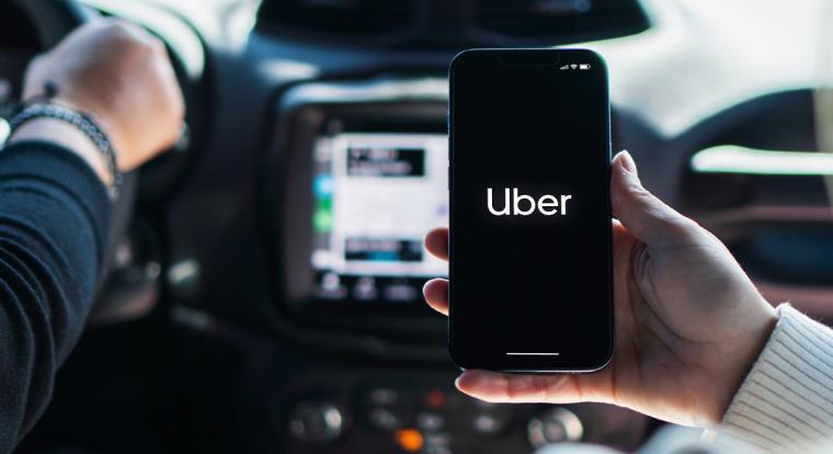 Az Uber új funkcióval növelné a nők biztonságát