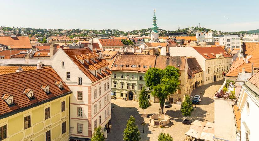 Gigantikus baki Szlovákiában, úgy elírtak egy magyar táblát, hogy füstöl a hibától