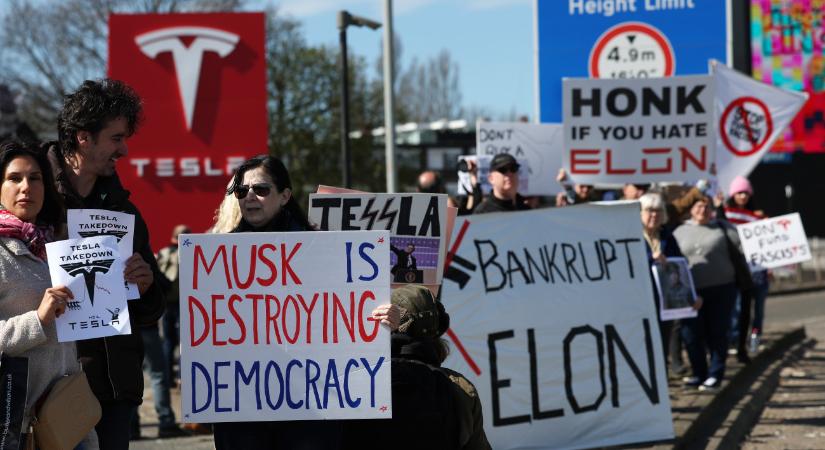 Történelmi visszaesést produkált a Tesla