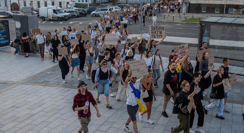 Zelenszkij sarokba szorult a korrupciós törvény miatt, új jogszabállyal menekülne
