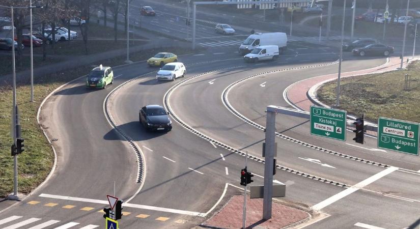 Nagy volumenű kátyúzás Miskolc több pontján