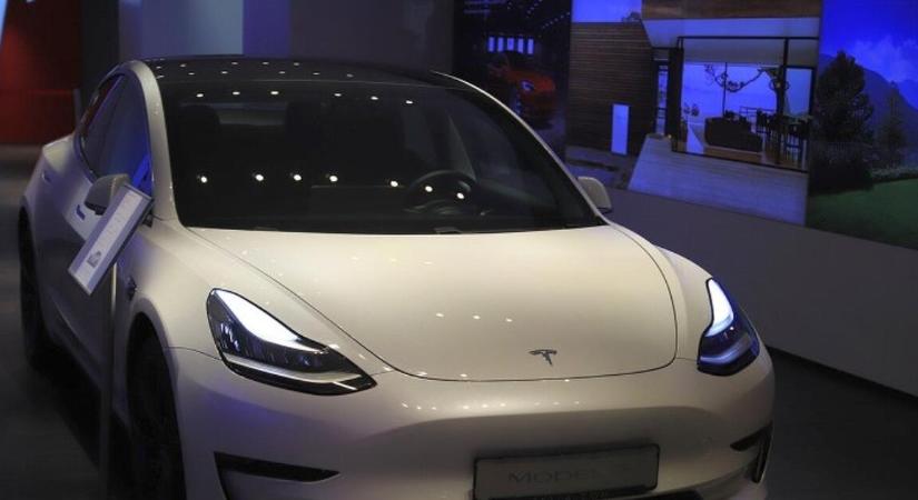 Történelmi mértékű visszaesést produkált a Tesla